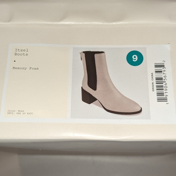 Women's boots by Itzel - Picture 5 of 8